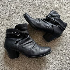 BareTraps Boots Womens Size 8.5 Rainly Ankle Bootie Black Heels Zip Studded